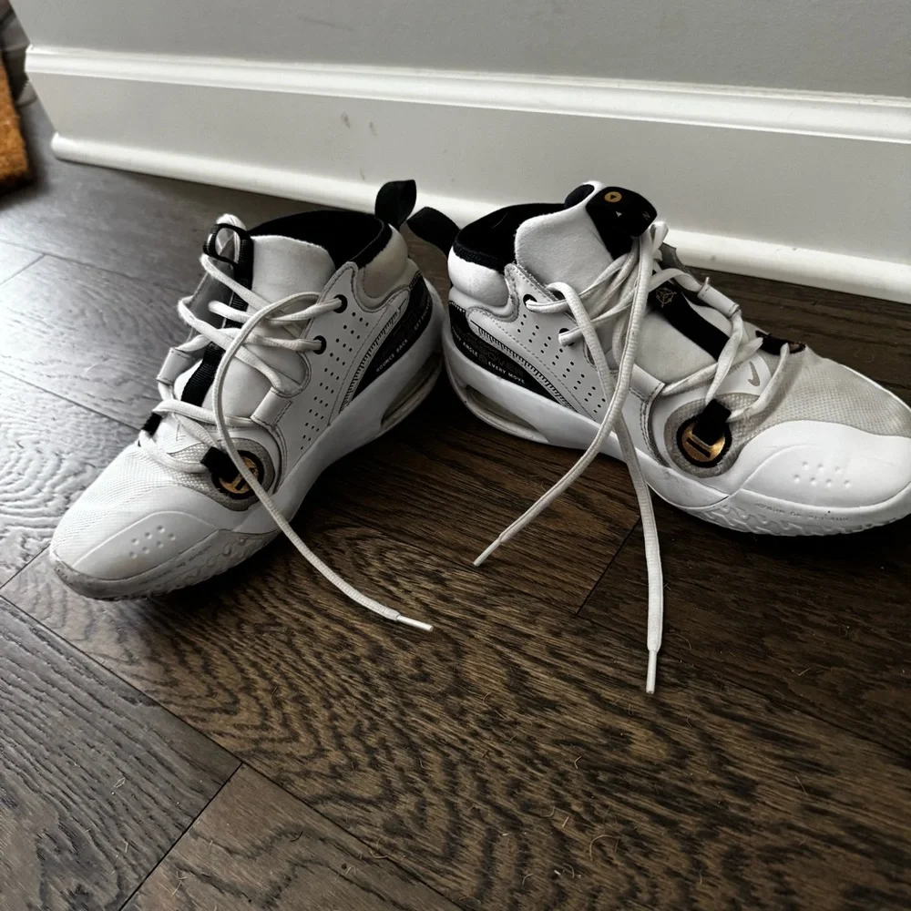 Nike Air Zoom Crossover 2 White Metallic Gold size 6